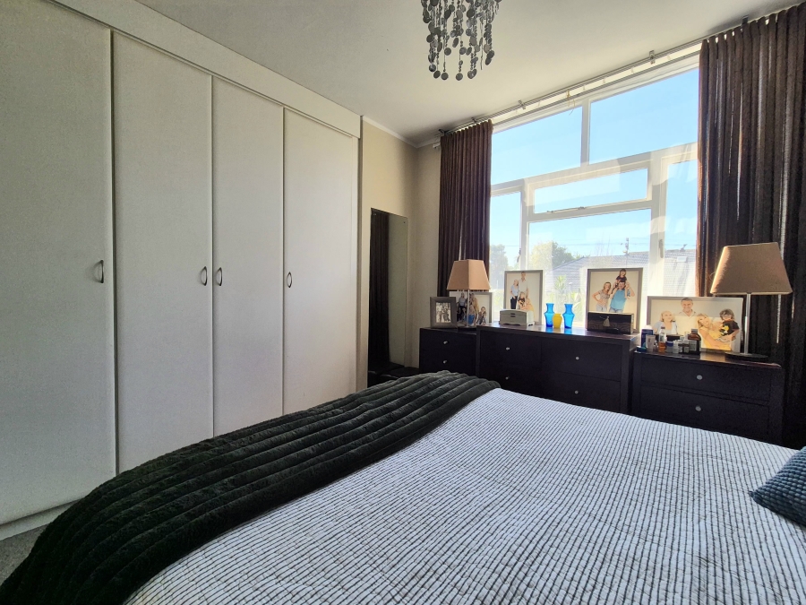 1 Bedroom Property for Sale in Wynberg Upper Western Cape